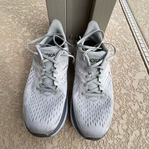 Hoke Clifton 8. Size 9 wide (9 EE)
